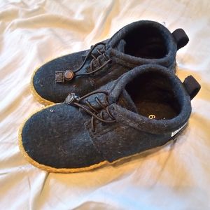 Kyrgies tenegries kids shoes size 29 EU, 11-11.5 US
